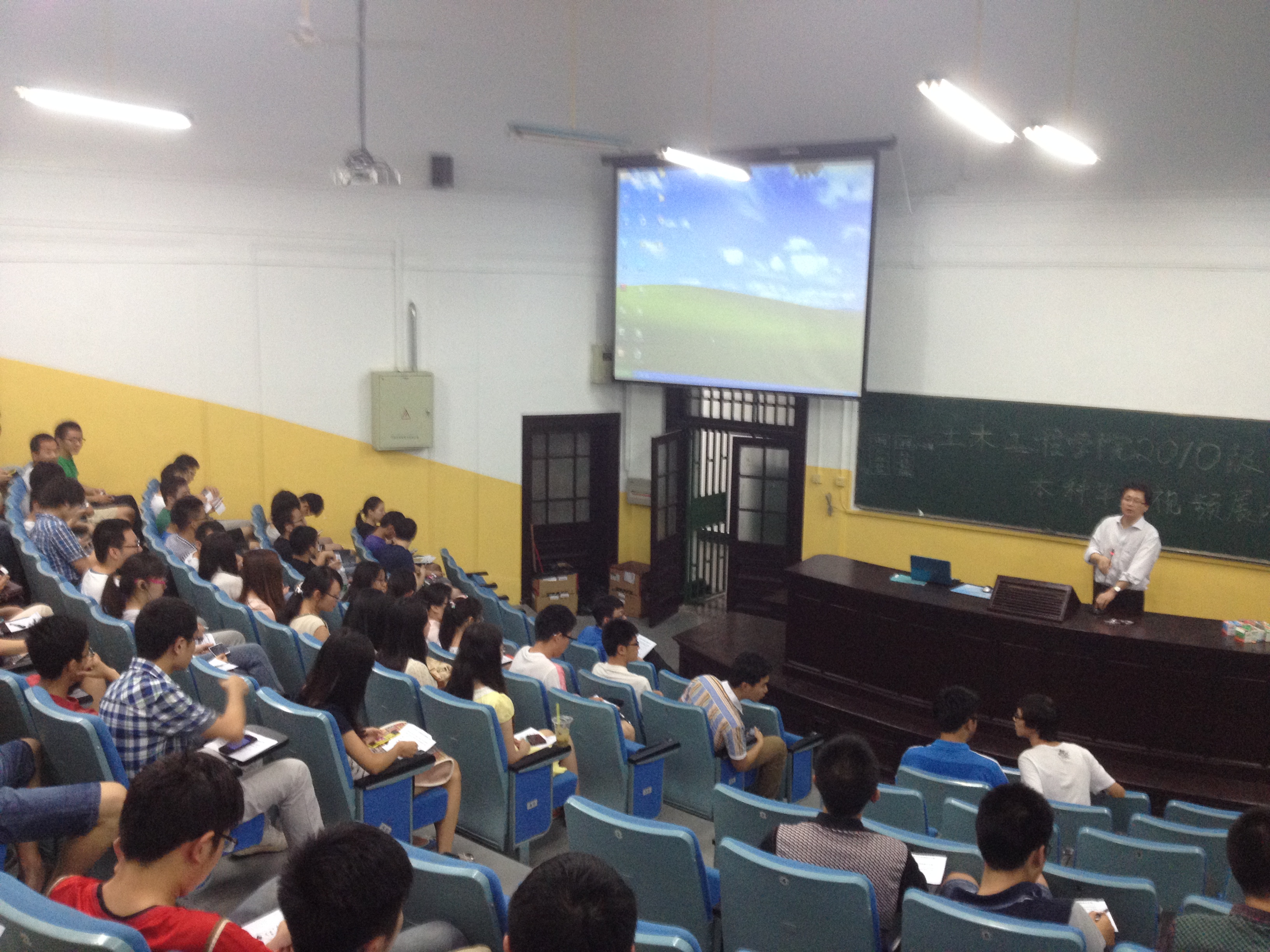2014届本科毕业生视频展示会——陈镭副书记讲话